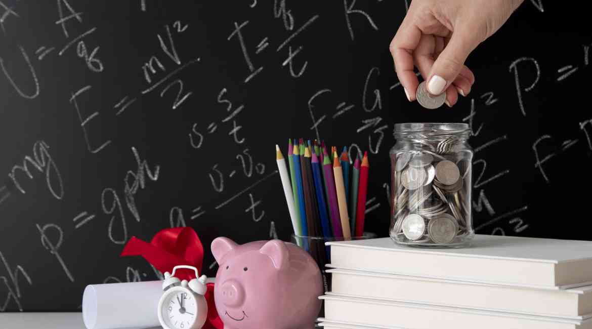 Primo Piano Sugli Oggetti Dell Istruzione E Dell Economia