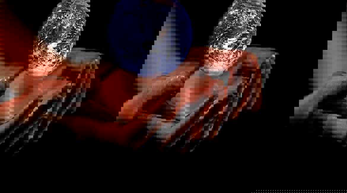 Hands 1222866 640